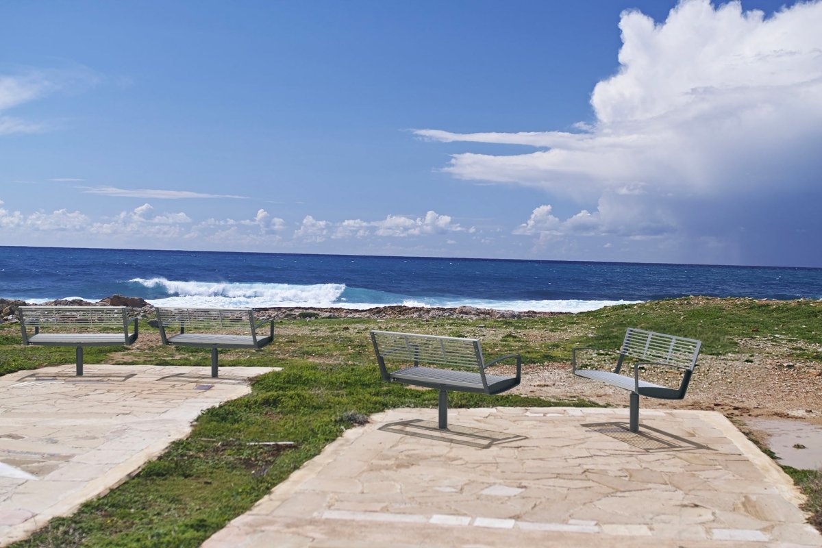 Puistonpenkki mmcité Intervera LVR - R258 LVR - R258 - 002000 - ral1000 - Lehtovuori