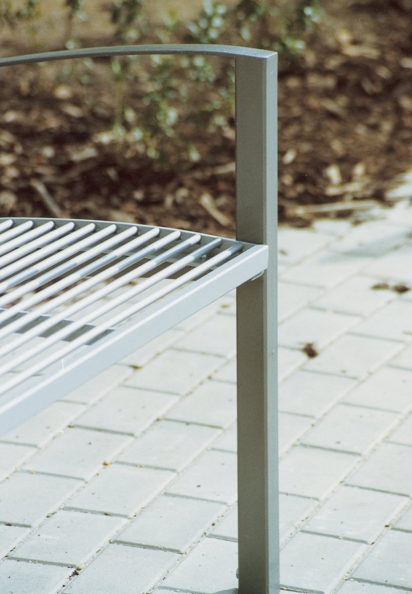 Puistonpenkki mmcité Vera LV255 LV255 - 002000 - ral1000 - Lehtovuori