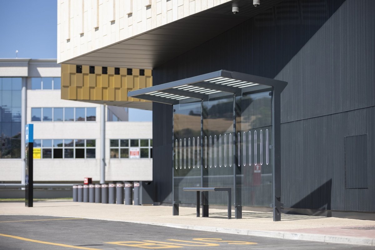 Pysäkkikatos Aureo AE300 - SS AE300 - SS - 202500 - ral1000 - Lehtovuori