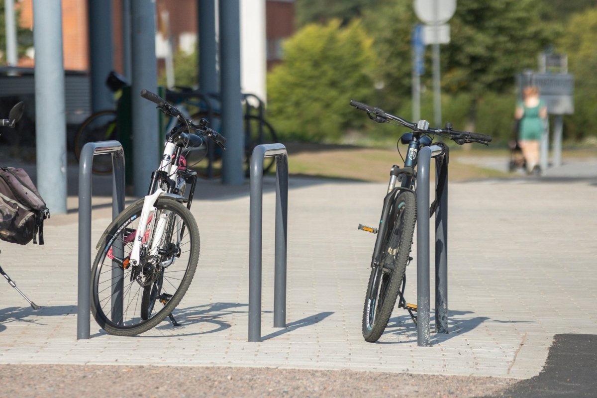 Runkolukittava pyöräteline U2, znm, L1000xK900, Betonoitava - Lehtovuori