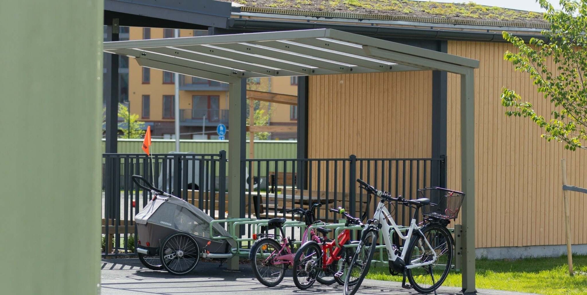 Herttuankulman päiväkoti, Turku - ViVa pyöräkatos, CubiQ pyörätelineet