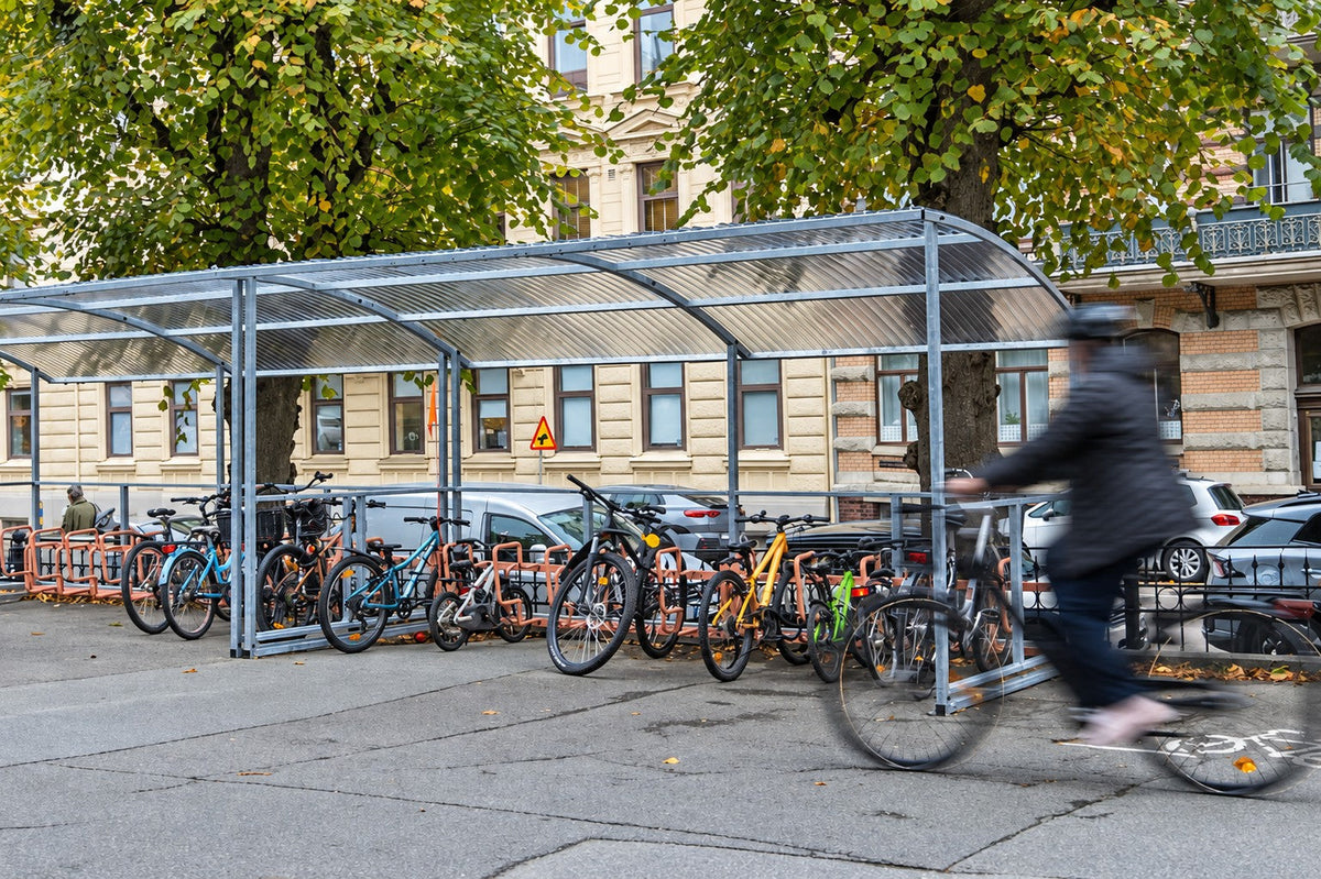 Victoriaskolan, Göteborg, Sverige – Basic cykeltak och CubiQ Premium-cykelställ