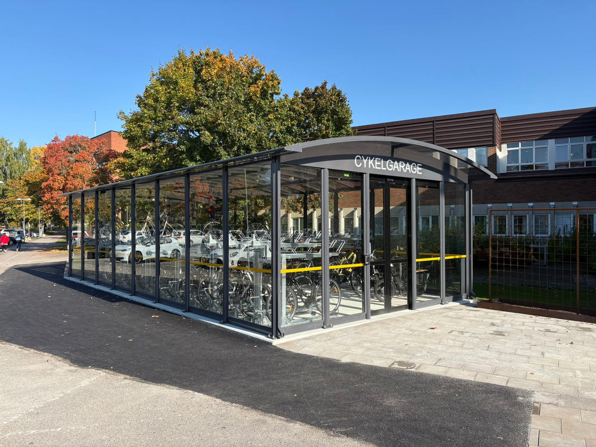 Karlskoga lasarett, Sverige – X-Rail cykelgarage för trygg cykelparkering