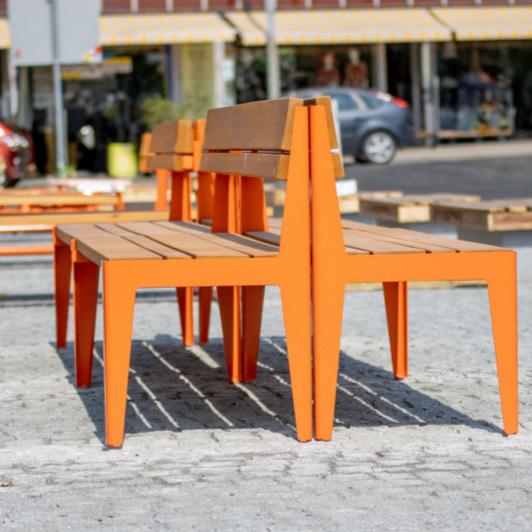 Parkbänk Kuru, med ryggstöd, öppen gavel, SPM/M