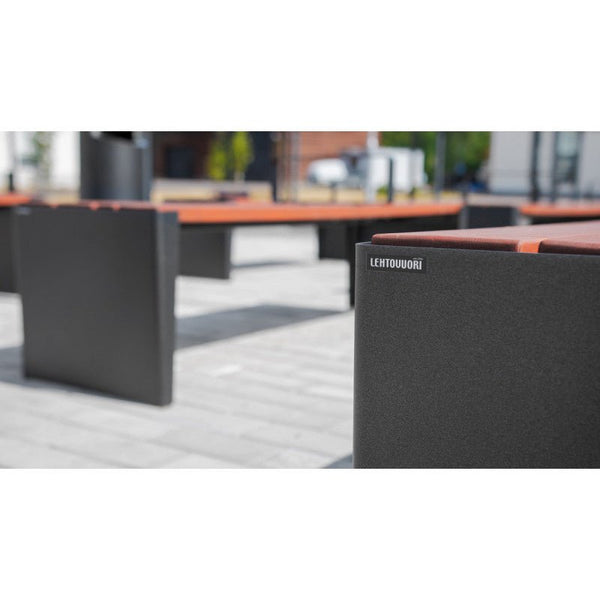 Parkbänk Kuru, rygglös, sluten gavel, SPM/M