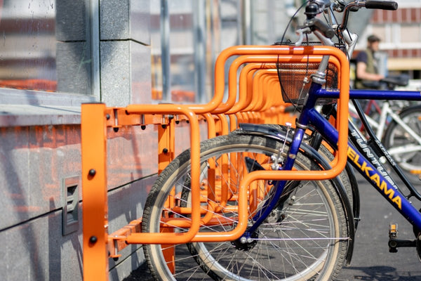 Cykelställ CubiQ Premium, 1-sidigt, 4 platser, 500 mm avstånd, utanpåliggande montering